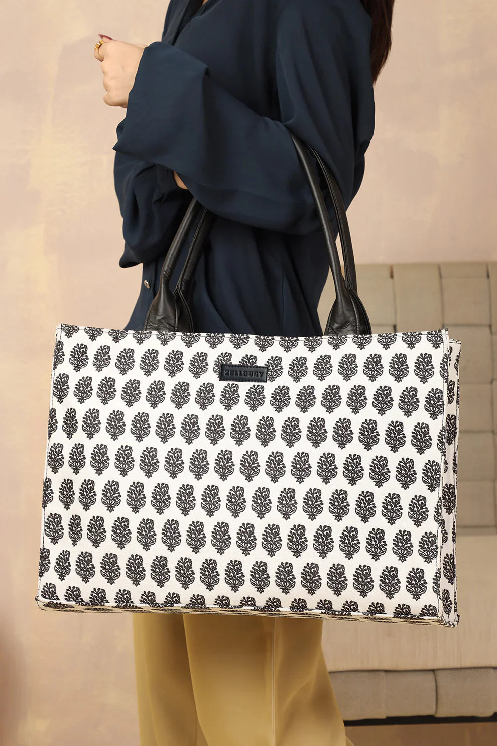 CANVAS TOTE 011